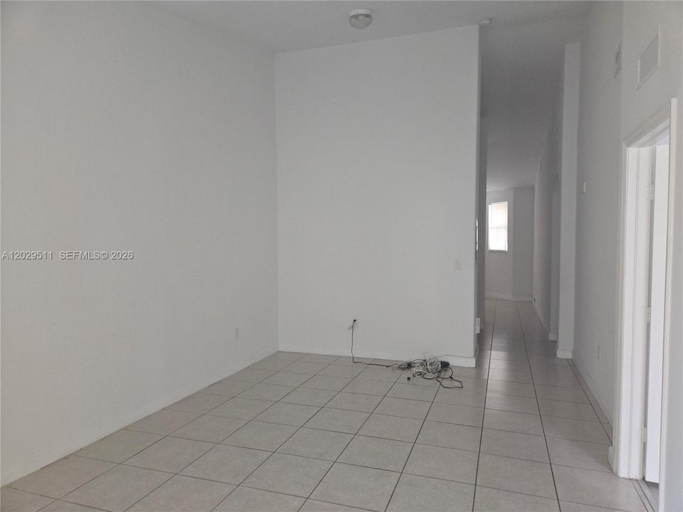 Activo con contrato: $1,900 (3 camas, 2 baños, 1182 Pies cuadrados)