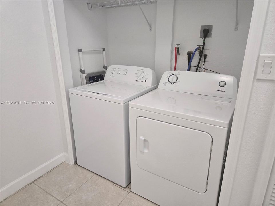 Activo con contrato: $1,900 (3 camas, 2 baños, 1182 Pies cuadrados)