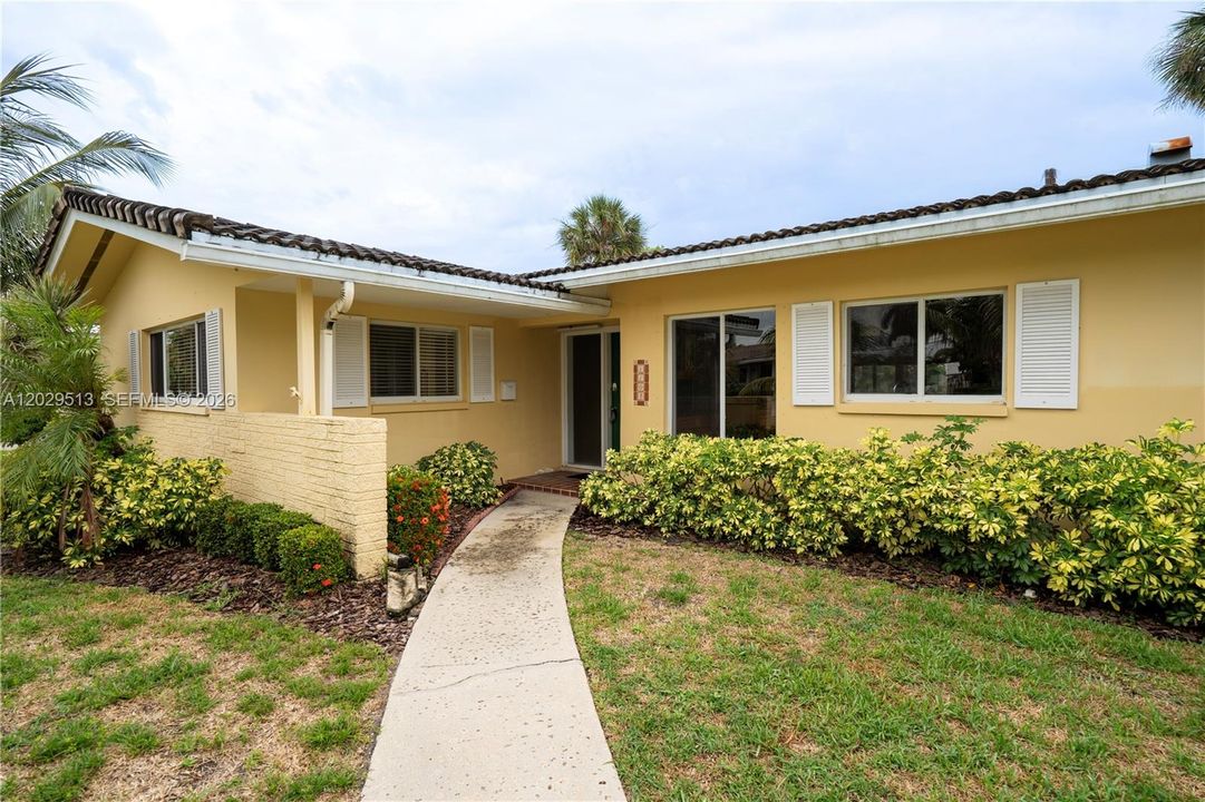 For Rent: $3,200 (2 beds, 2 baths, 1473 Square Feet)