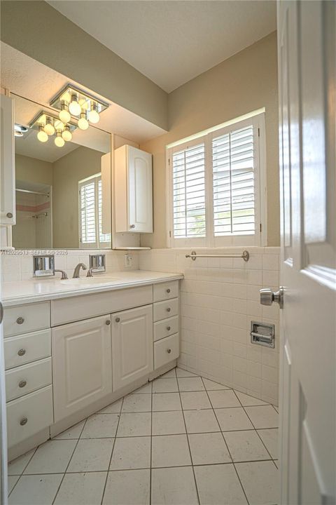 For Rent: $3,200 (2 beds, 2 baths, 1473 Square Feet)