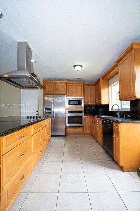 For Rent: $3,200 (2 beds, 2 baths, 1473 Square Feet)