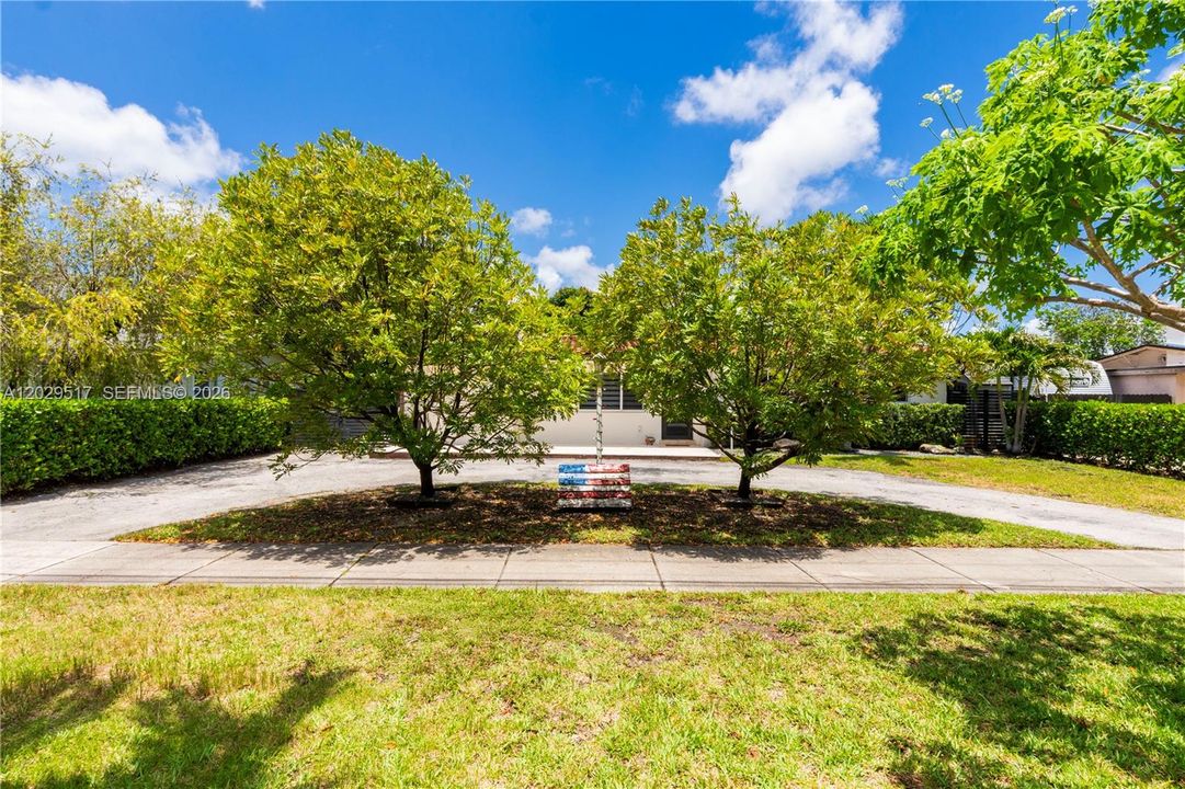 Active With Contract: $699,900 (4 beds, 2 baths, 1404 Square Feet)