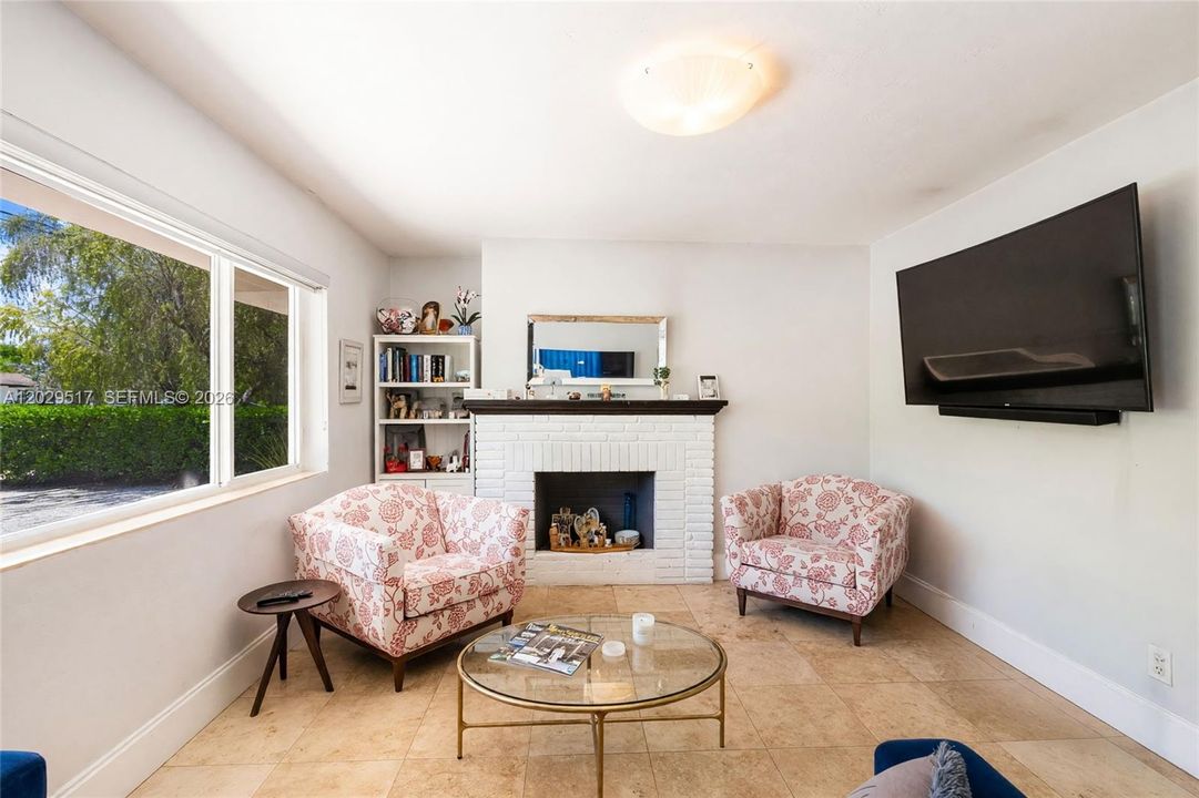 Active With Contract: $699,900 (4 beds, 2 baths, 1404 Square Feet)