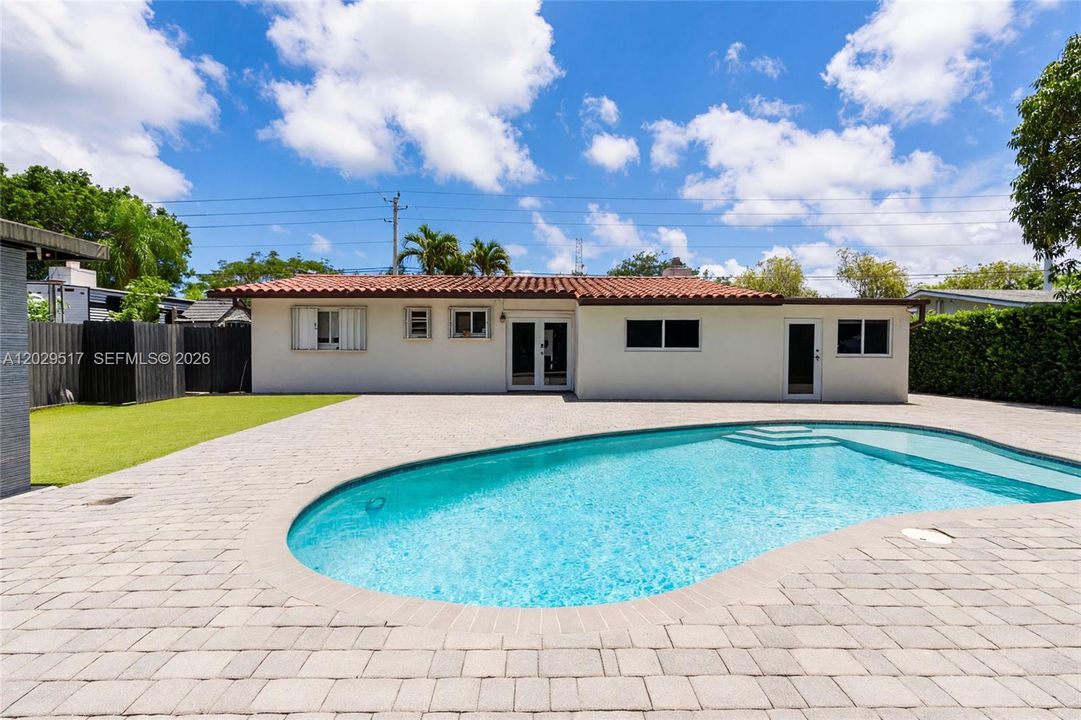 Active With Contract: $699,900 (4 beds, 2 baths, 1404 Square Feet)