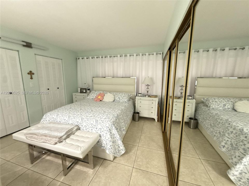 For Sale: $220,000 (1 beds, 1 baths, 1046 Square Feet)