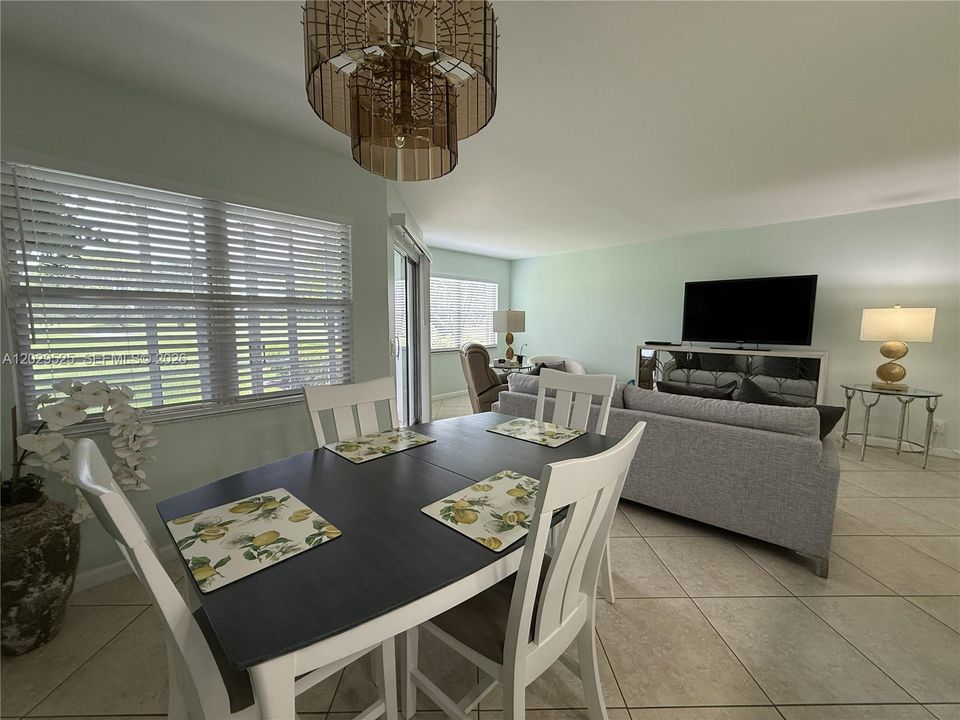 For Sale: $220,000 (1 beds, 1 baths, 1046 Square Feet)