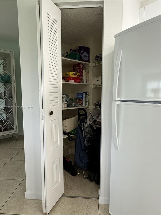 For Sale: $220,000 (1 beds, 1 baths, 1046 Square Feet)