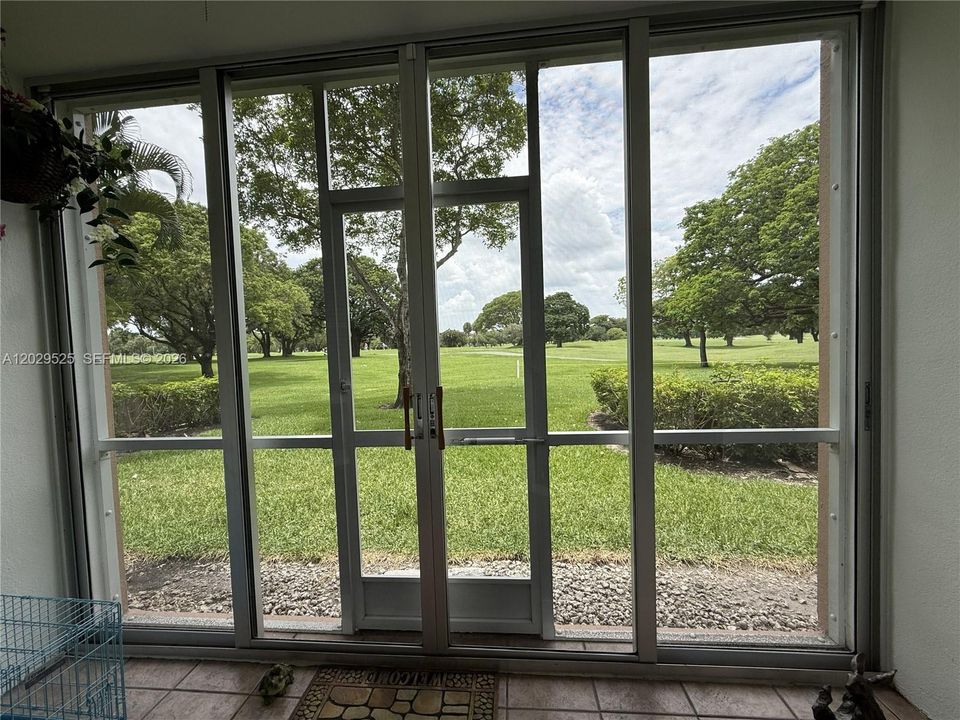 For Sale: $220,000 (1 beds, 1 baths, 1046 Square Feet)