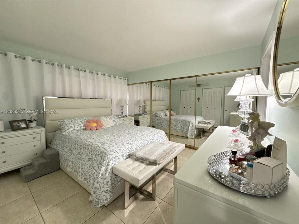 For Sale: $220,000 (1 beds, 1 baths, 1046 Square Feet)