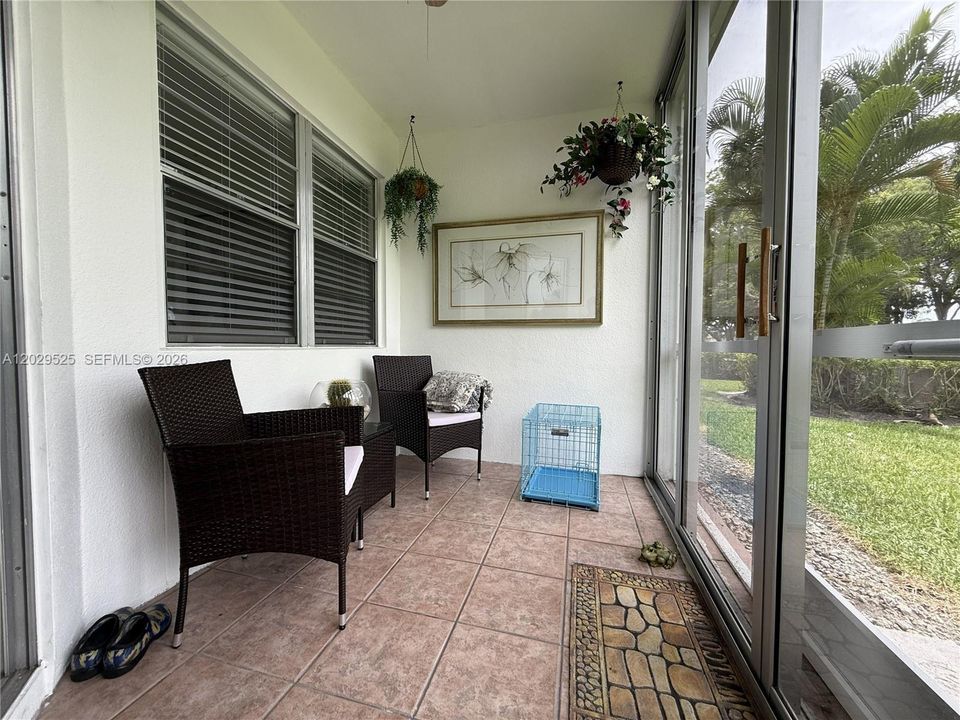 For Sale: $220,000 (1 beds, 1 baths, 1046 Square Feet)