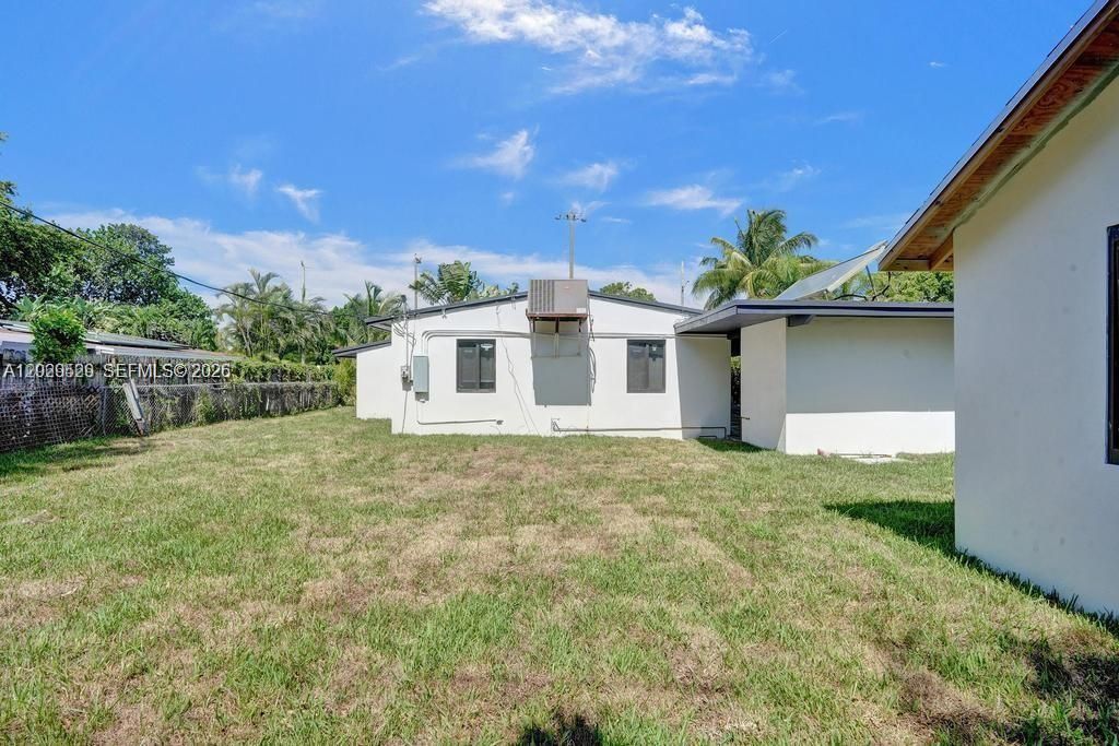 На продажу: $599,000 (4 спален, 2 ванн, 1168 Квадратных фут)