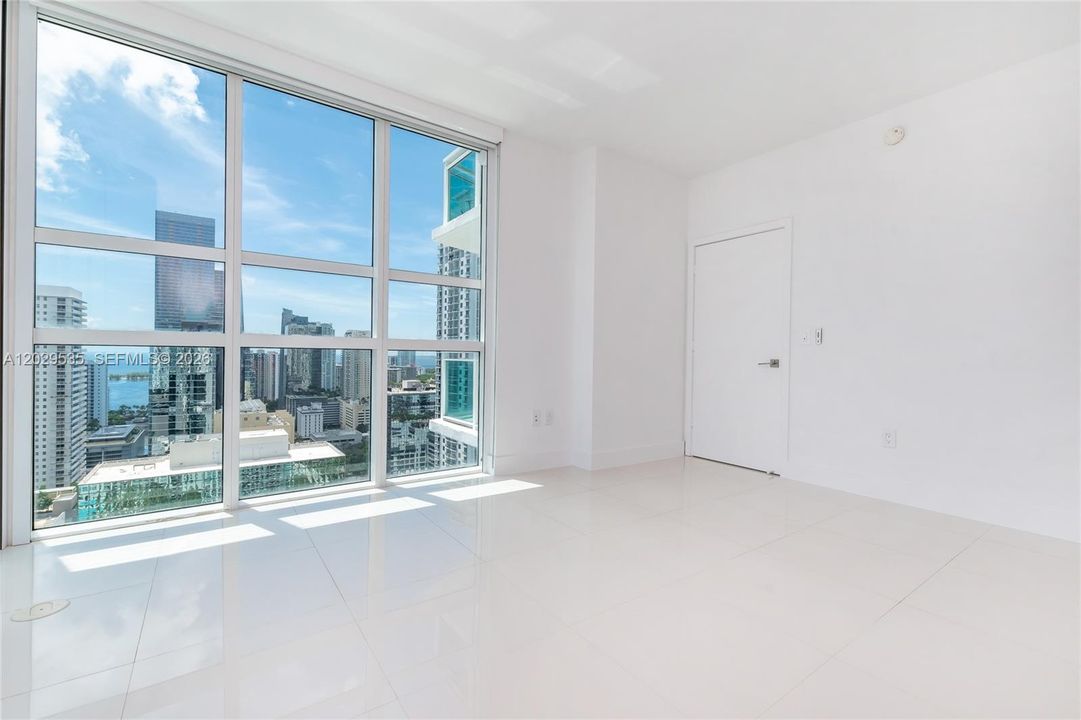 Active With Contract: $5,300 (2 beds, 2 baths, 1289 Square Feet)