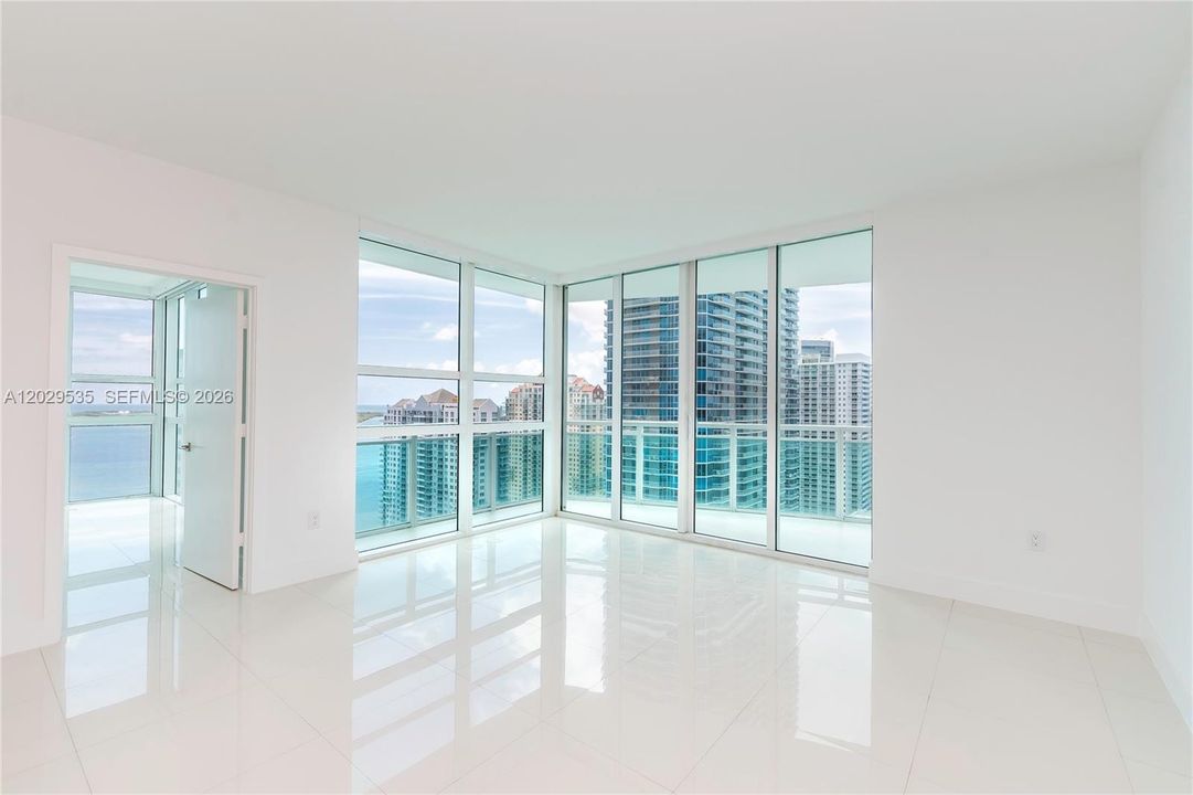 Unit 3210 - The corner windows in the Living Room & Master Bedroom sets the 10 & 11 line apart from the rest. Enjoy the stunning Bay & City views day and night.