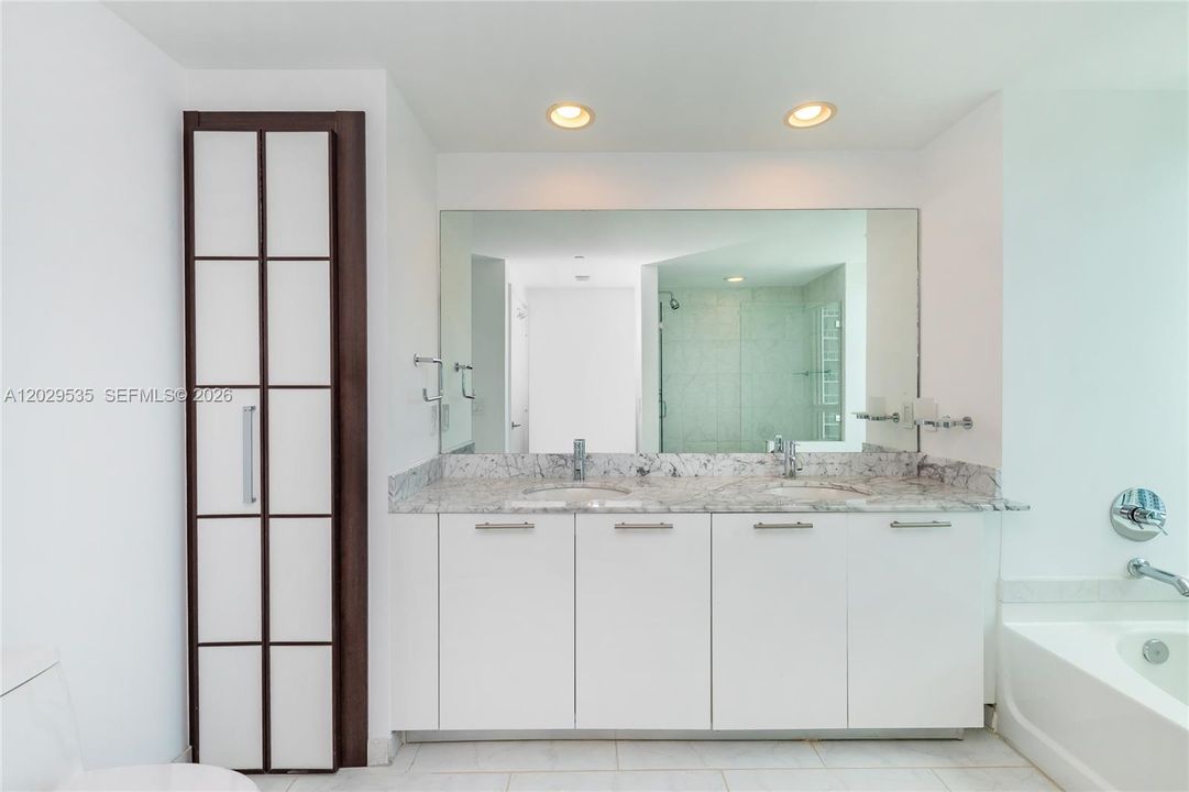Active With Contract: $5,300 (2 beds, 2 baths, 1289 Square Feet)
