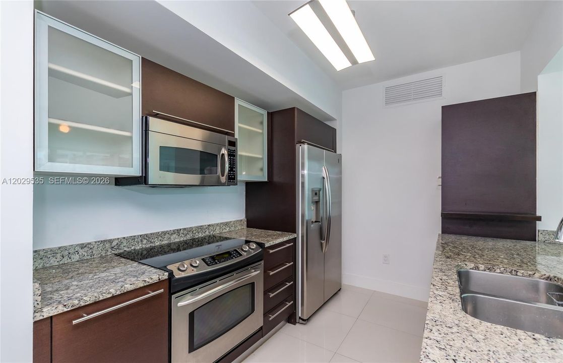 Active With Contract: $5,300 (2 beds, 2 baths, 1289 Square Feet)