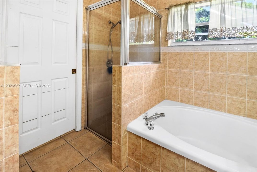 For Sale: $600,000 (3 beds, 2 baths, 2192 Square Feet)