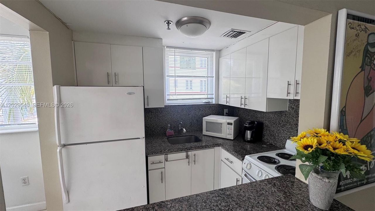 For Sale: $329,000 (0 beds, 1 baths, 410 Square Feet)