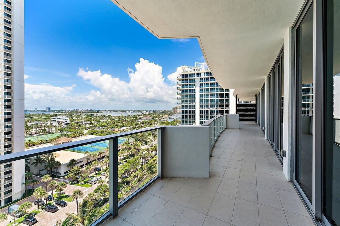 415SF Balcony