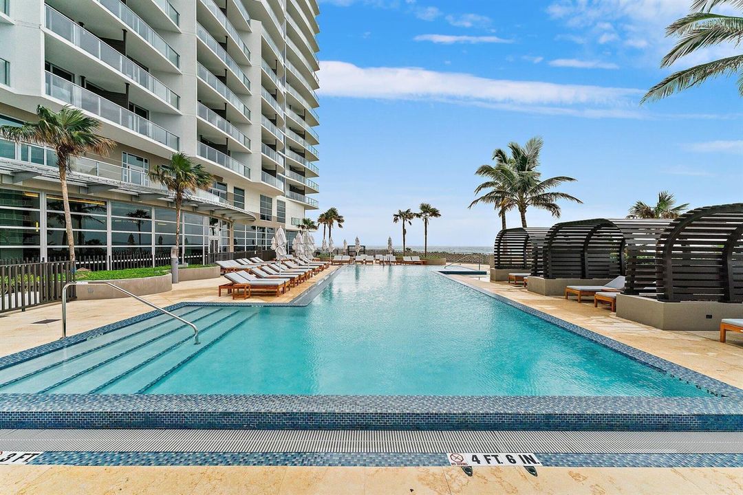 Hotel Pool