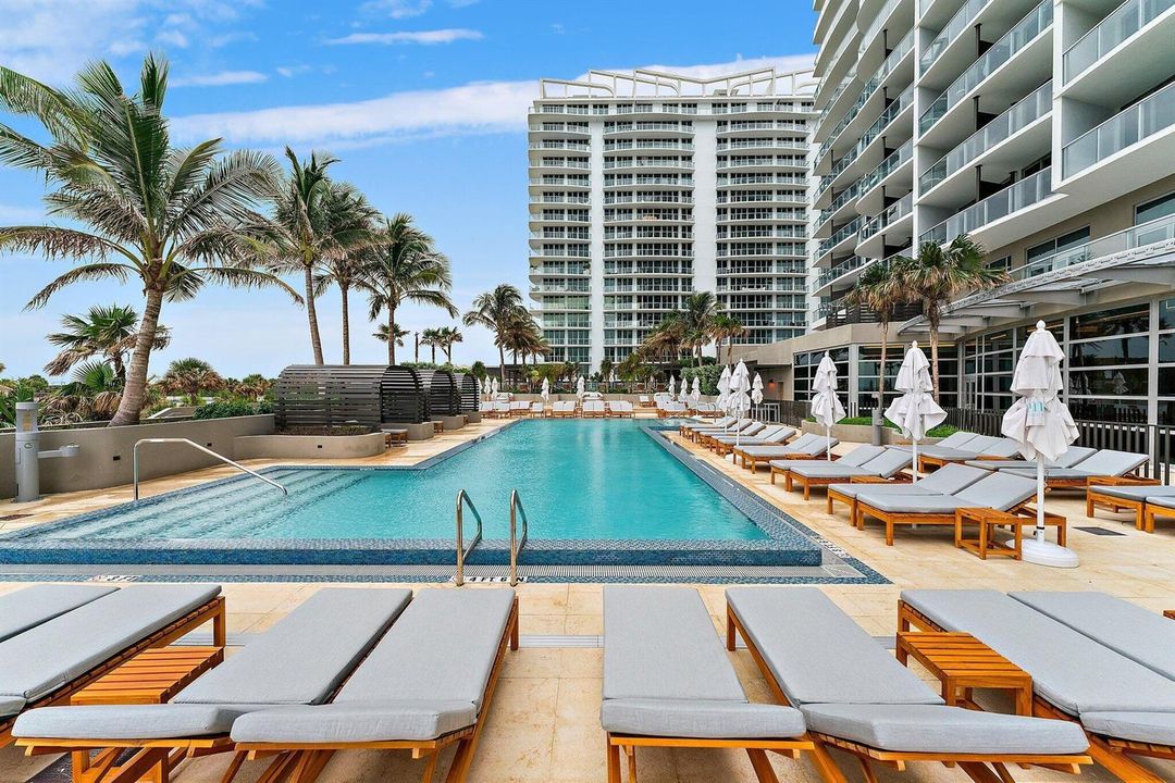Hotel Pool