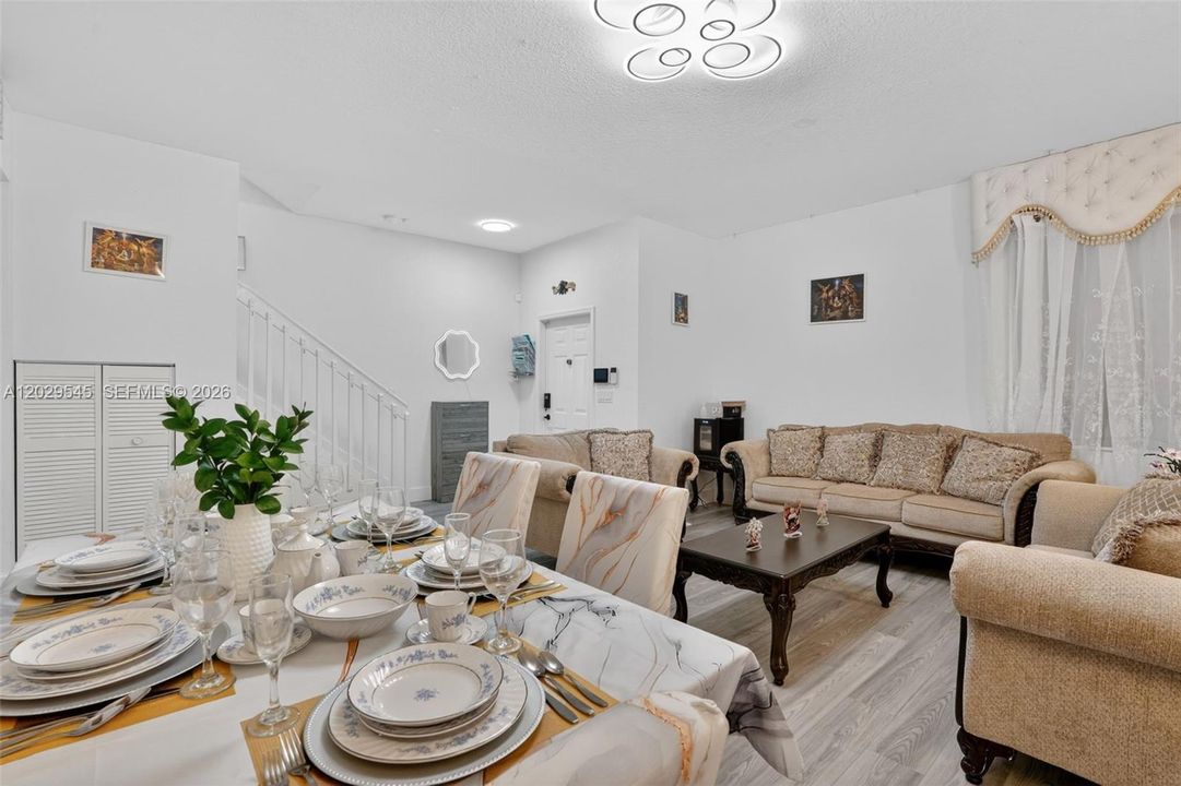 На продажу: $449,900 (3 спален, 2 ванн, 1656 Квадратных фут)