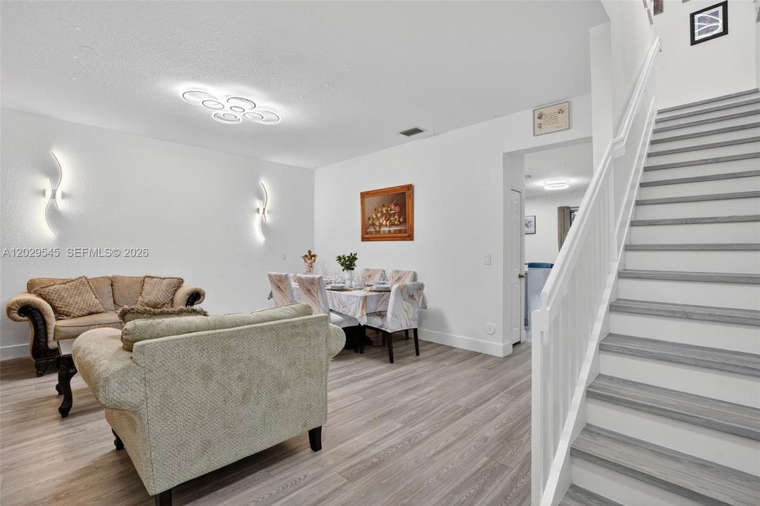 На продажу: $449,900 (3 спален, 2 ванн, 1656 Квадратных фут)