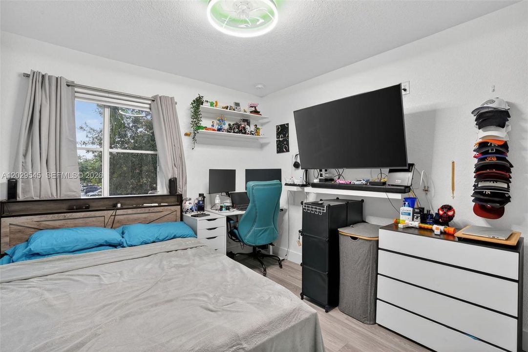 На продажу: $449,900 (3 спален, 2 ванн, 1656 Квадратных фут)