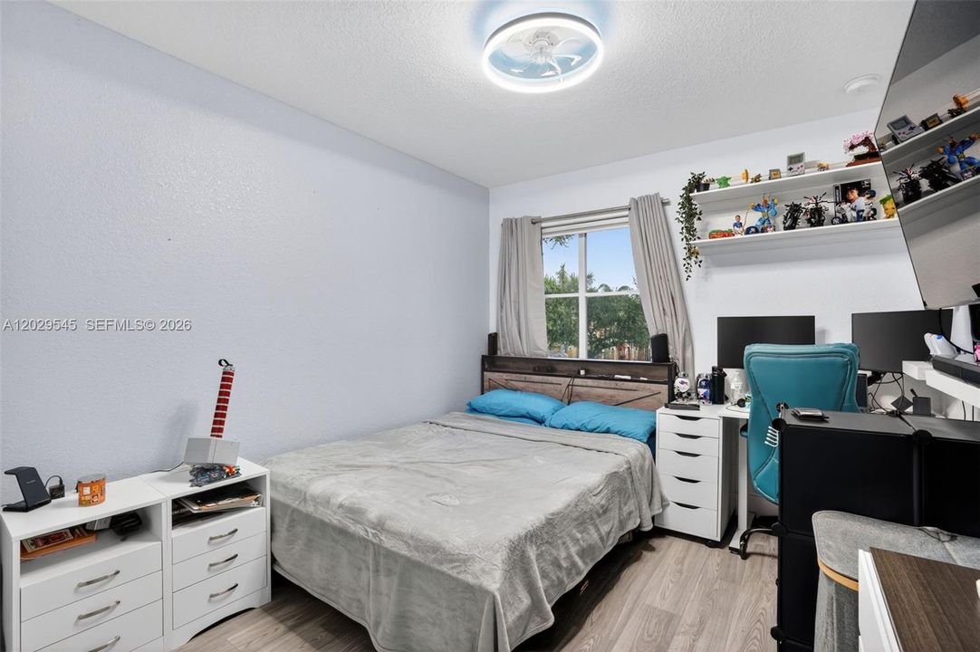 На продажу: $449,900 (3 спален, 2 ванн, 1656 Квадратных фут)