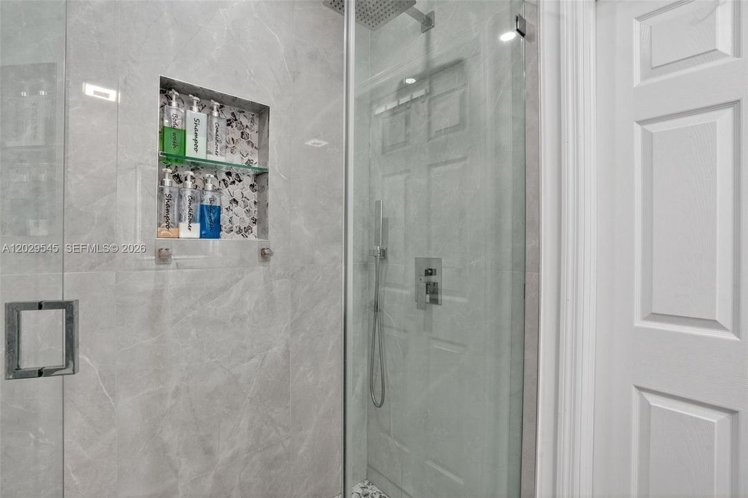 На продажу: $449,900 (3 спален, 2 ванн, 1656 Квадратных фут)