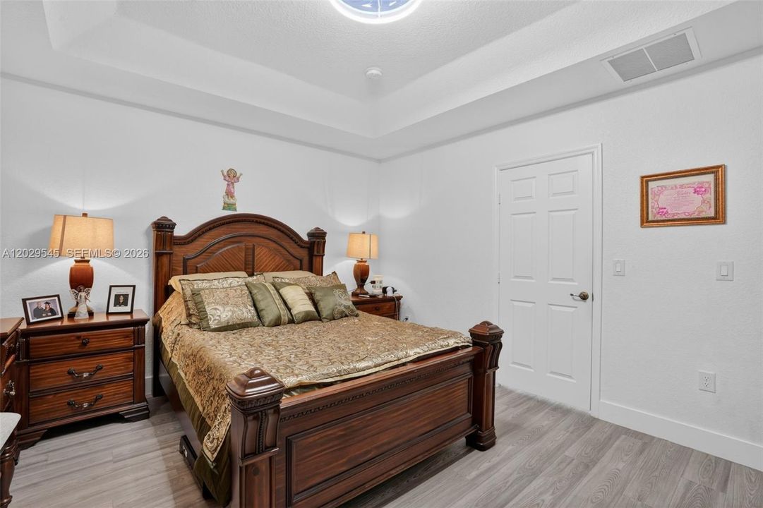 На продажу: $449,900 (3 спален, 2 ванн, 1656 Квадратных фут)