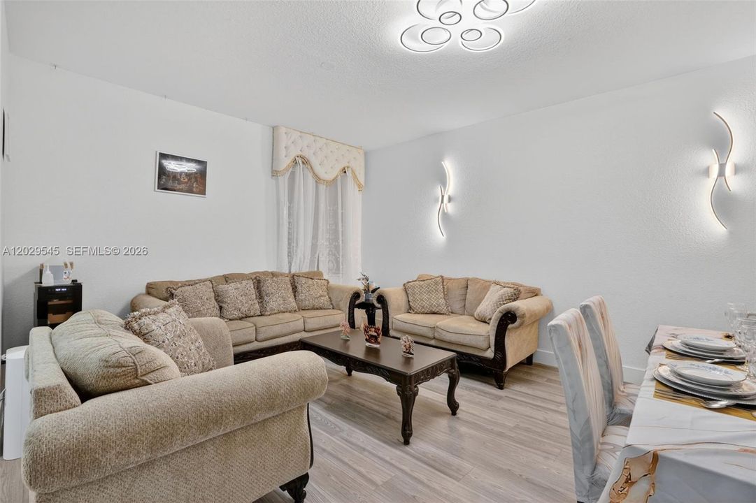 На продажу: $449,900 (3 спален, 2 ванн, 1656 Квадратных фут)
