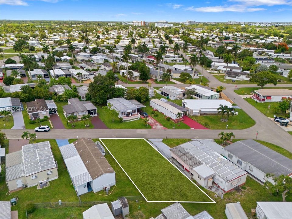 Photo has been enhanced to show lot without trailer.