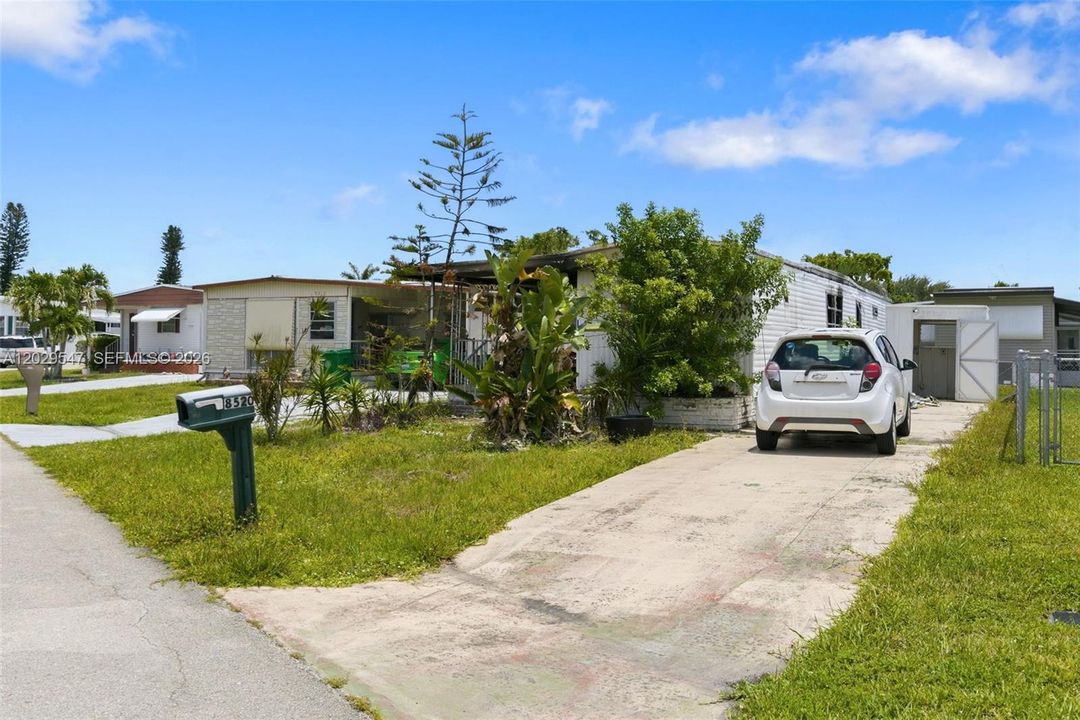 На продажу: $40,000 (0.07 acres)