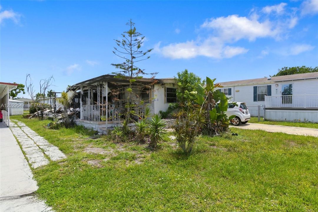 На продажу: $40,000 (0.07 acres)