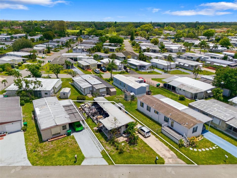 На продажу: $40,000 (0.07 acres)