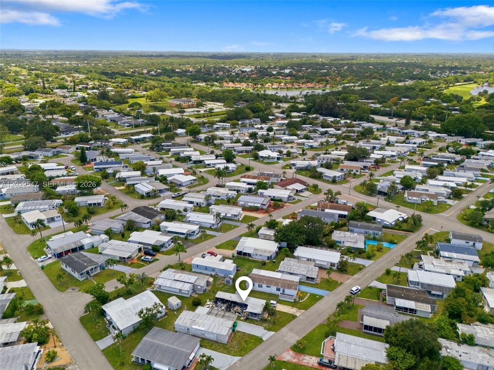 На продажу: $40,000 (0.07 acres)