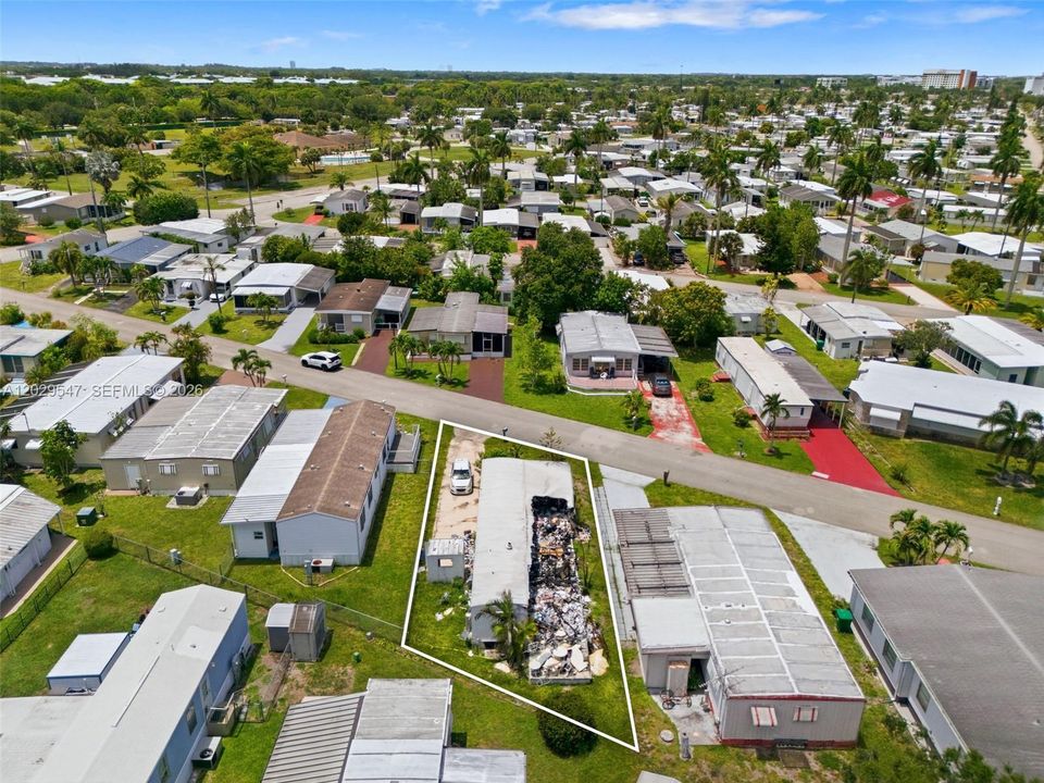 На продажу: $40,000 (0.07 acres)