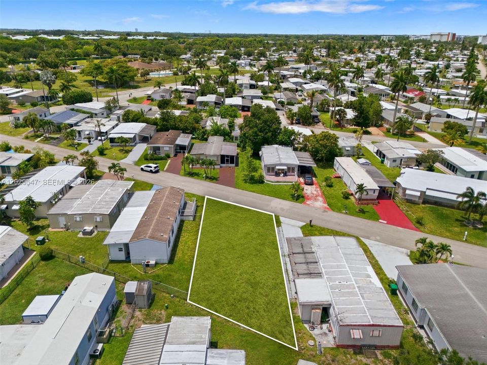Photo has been enhanced to show lot without trailer.