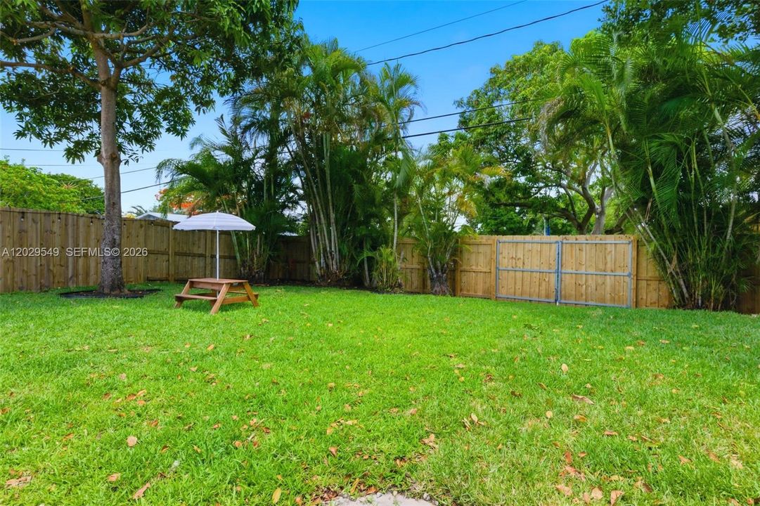 На продажу: $749,900 (3 спален, 2 ванн, 1792 Квадратных фут)