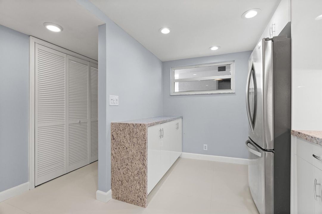 Side-Prep Area