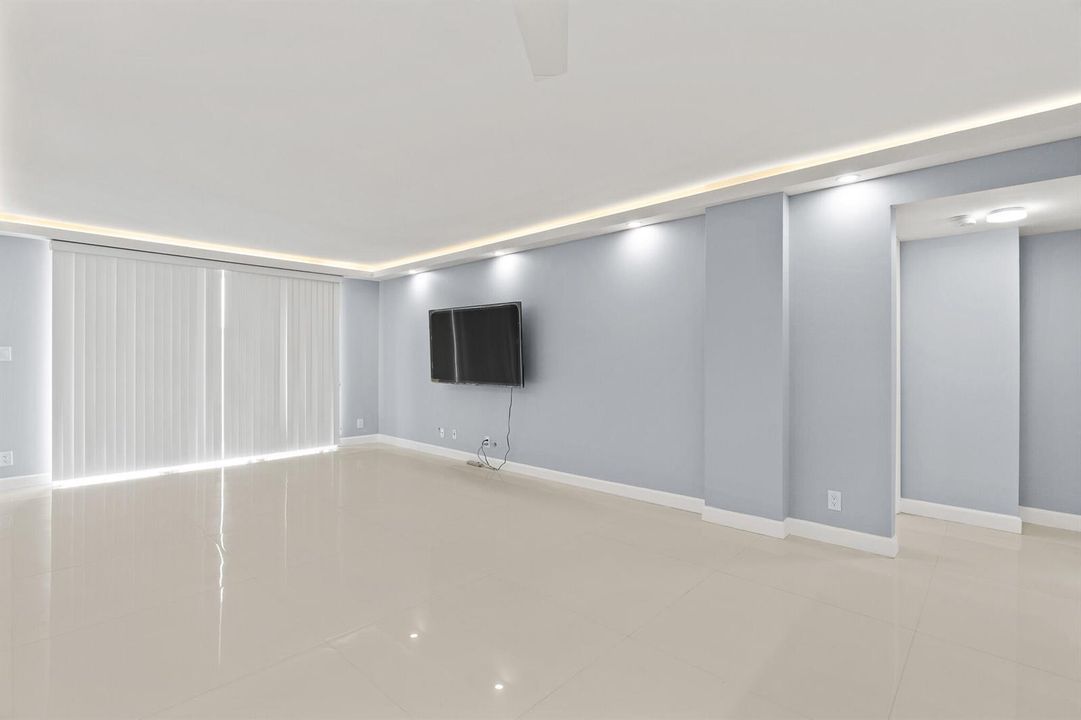35" Grout-Less Tile Flooring
