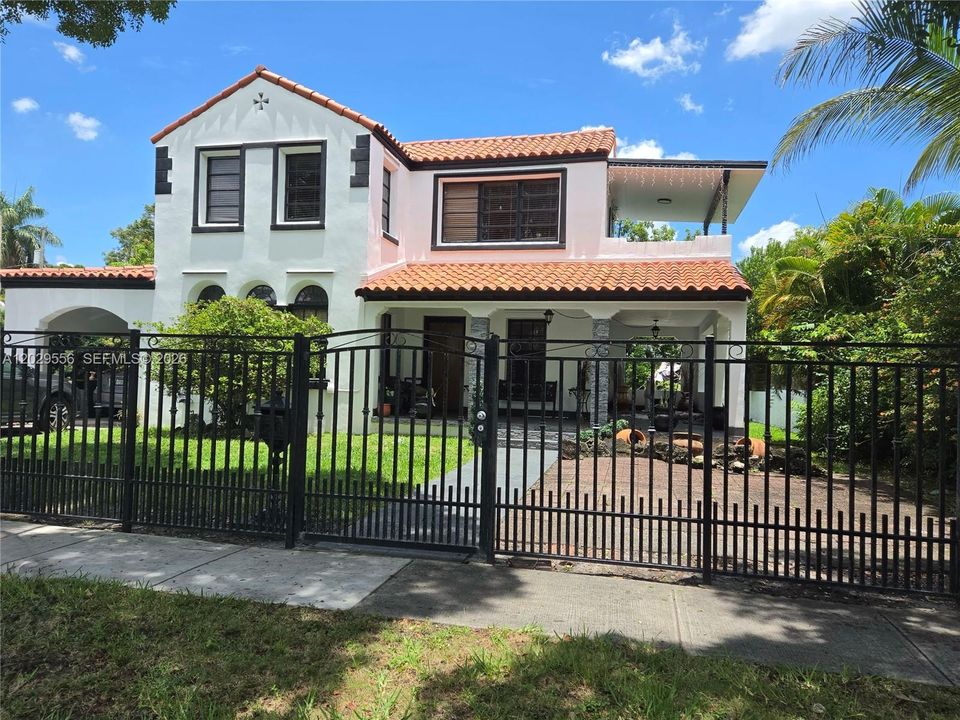 For Sale: $995,000 (4 beds, 3 baths, 2428 Square Feet)