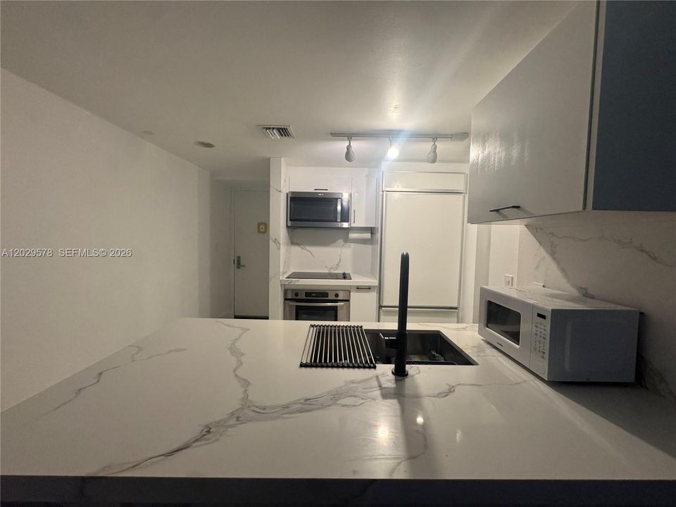For Sale: $480,000 (1 beds, 1 baths, 700 Square Feet)