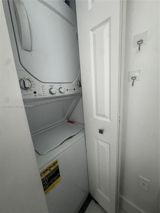 For Sale: $480,000 (1 beds, 1 baths, 700 Square Feet)