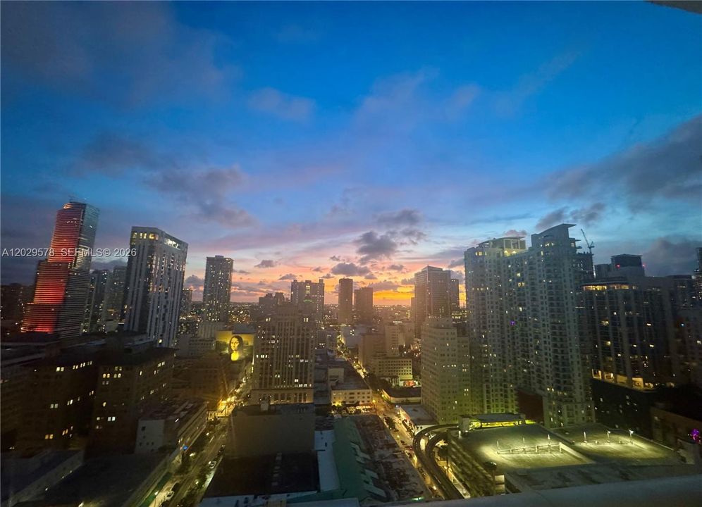 For Sale: $480,000 (1 beds, 1 baths, 700 Square Feet)