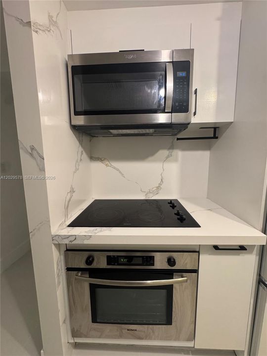 For Sale: $480,000 (1 beds, 1 baths, 700 Square Feet)