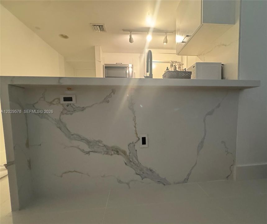 For Sale: $480,000 (1 beds, 1 baths, 700 Square Feet)