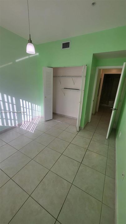 Activo con contrato: $335,000 (2 camas, 2 baños, 910 Pies cuadrados)
