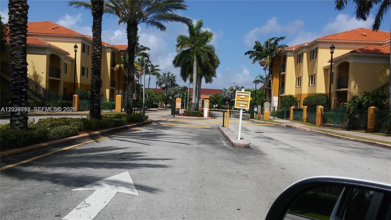 Activo con contrato: $335,000 (2 camas, 2 baños, 910 Pies cuadrados)