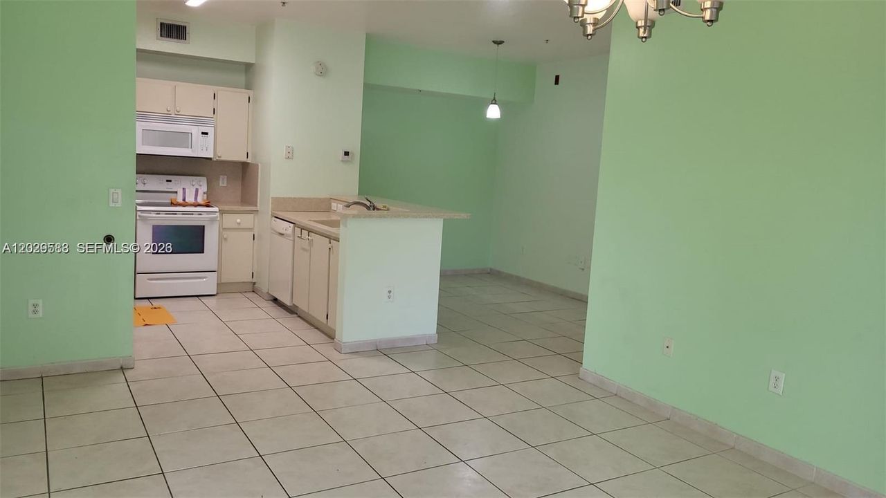 Activo con contrato: $335,000 (2 camas, 2 baños, 910 Pies cuadrados)